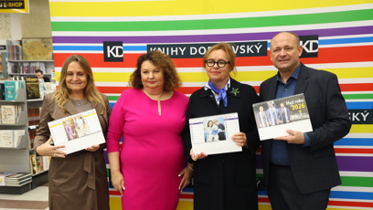 FOTO: Regina Řandová a Jitka Sedláčková s Davidem Novotným.