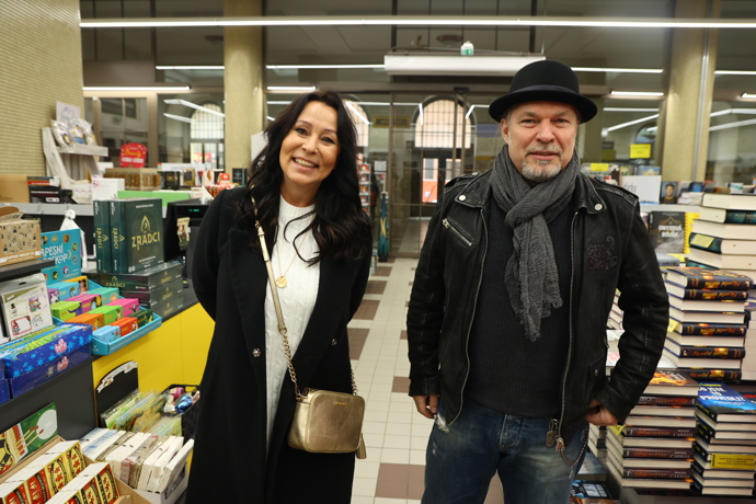 Heidi Janků s Petrem Kolářem. 