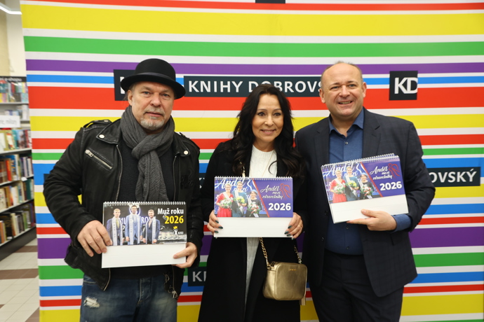 Český zpěvák Petr Kolář, zpěvačka Heidi Janků a ředitel muže roku David Novotný.