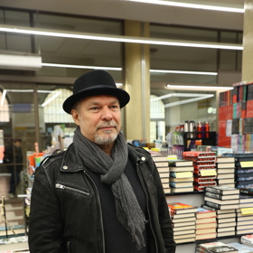 Zpěvák Petr Kolář.