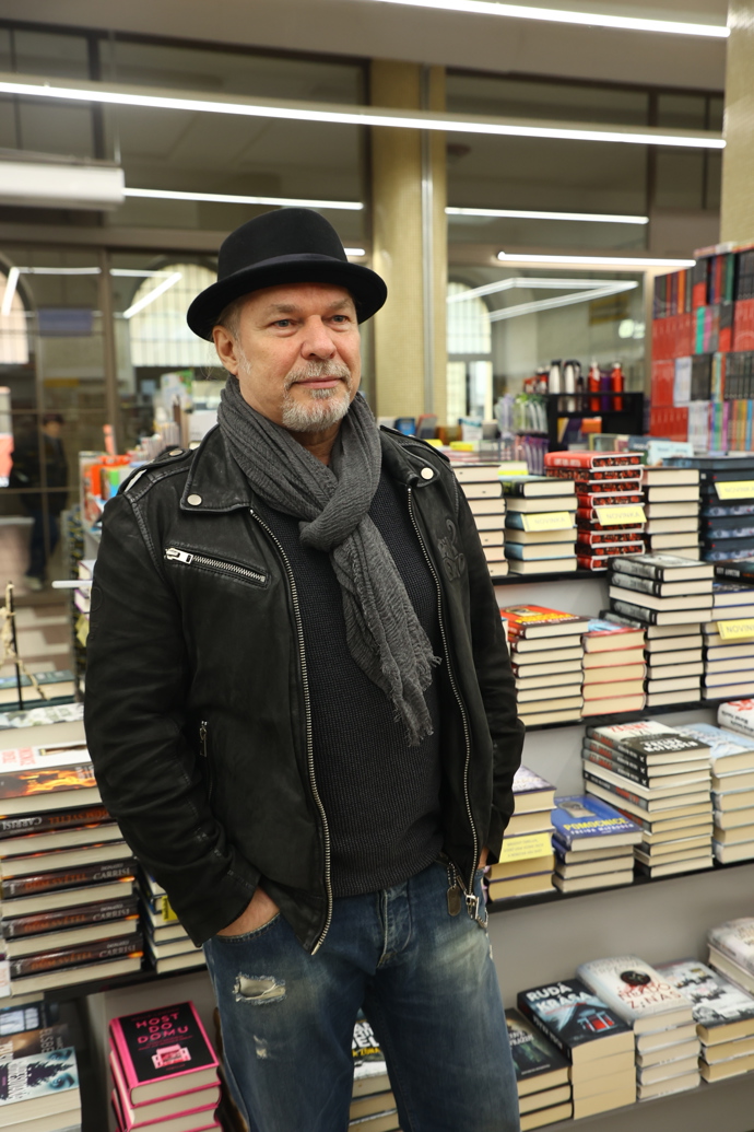 Zpěvák Petr Kolář.