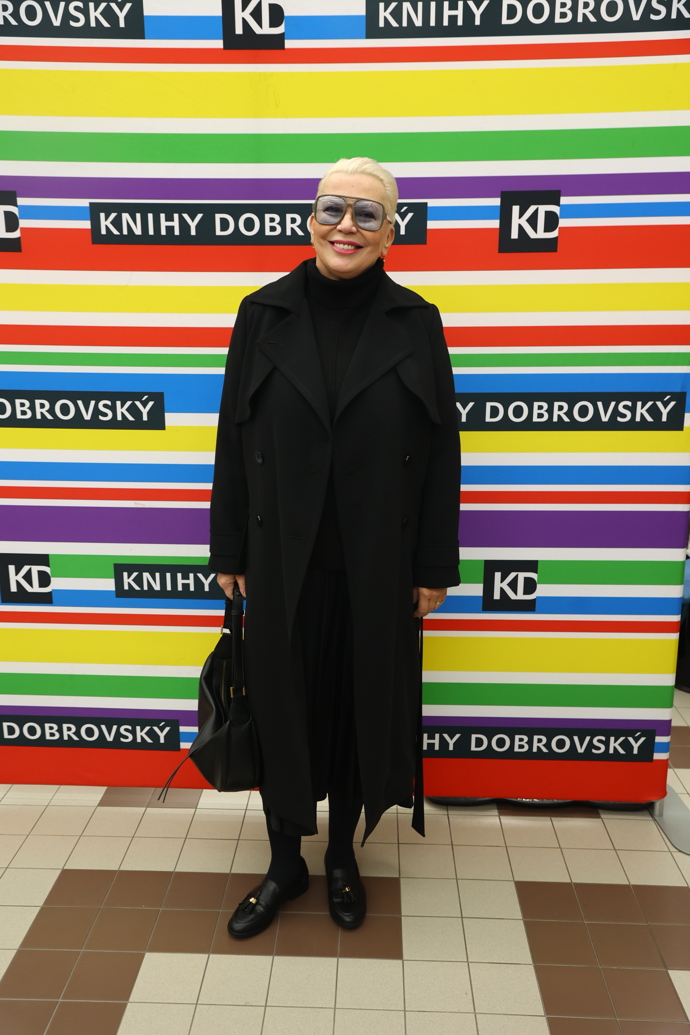 Kateřina Kornová byla celá v černém.
