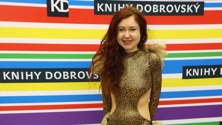 Eva Toulová dorazila v dobré náladě.