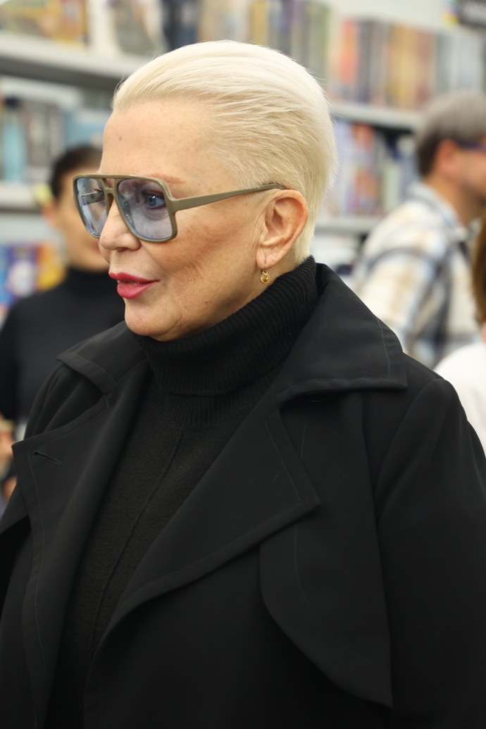 Kateřina Kornová byla celá v černém.