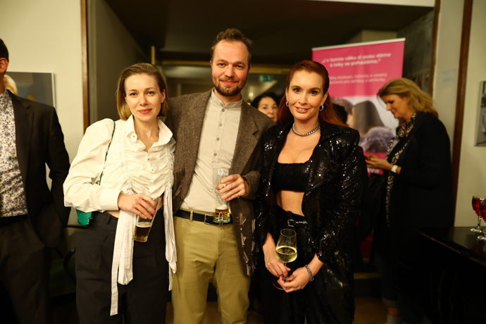 Herečka Denisa Nesvačilová měla dobrou náladu.