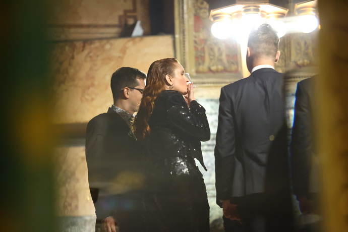 Denisa Nesvačilová si dala cigaretu.