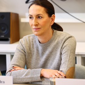 Alexandra Udženija na tiskové konferenci proFem.