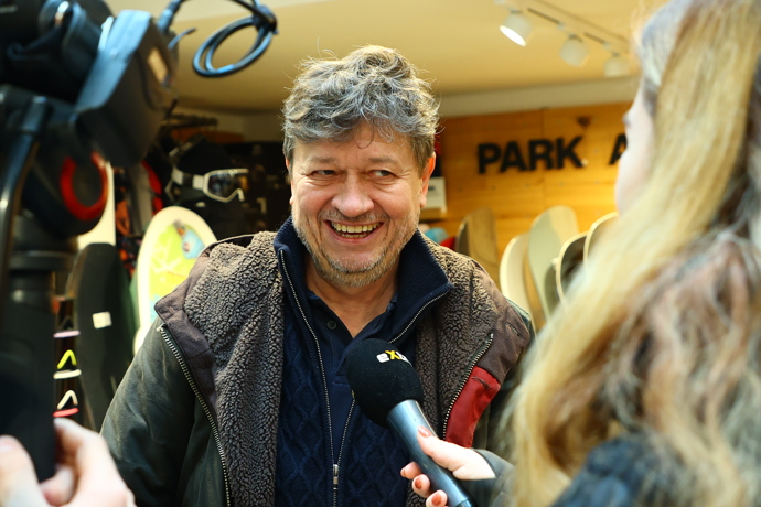 Karel Janák promluvil pro eXtra.cz o natáčení Snowboarďáků. 