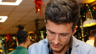 FOTO: Jan Solfronk při zdobení perníčků.