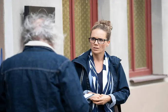 Soňa pokračuje ve svém tažení proti kulečníkovému klubu.