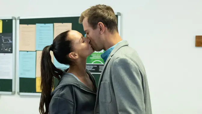Vášnivé líbání ve škole není všechno. Adriana a Prokop se tento týden spolu poprvé vyspí.