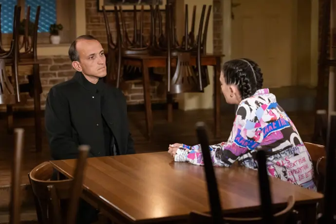 Na setkání vyjde najevo něco, co by Pokladník nikdy nepřiznal.