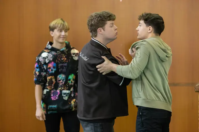 Kolda se pustí i do kamarádů.