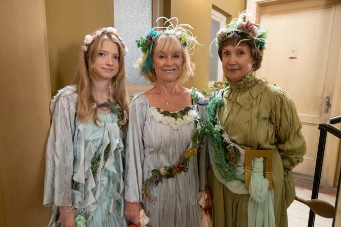 Běta, Věrka a Agáta se objeví v dechberoucích kostýmech.