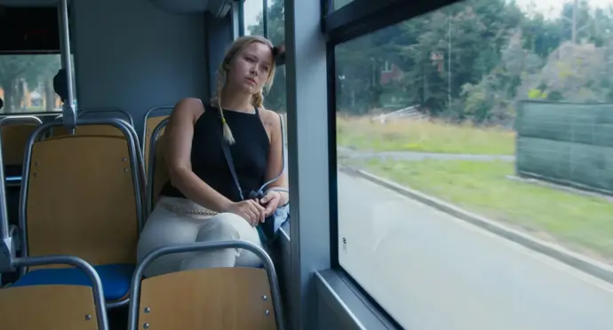 Dokument sleduje příběh několika žen. 