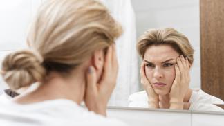 Ludmila (45): Kamarádka má lifting obličeje a mě to štve. Vypadá o patnáct let mladší než já