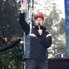 Frontmanem kapely ATMO music je Kryštof Peuker.