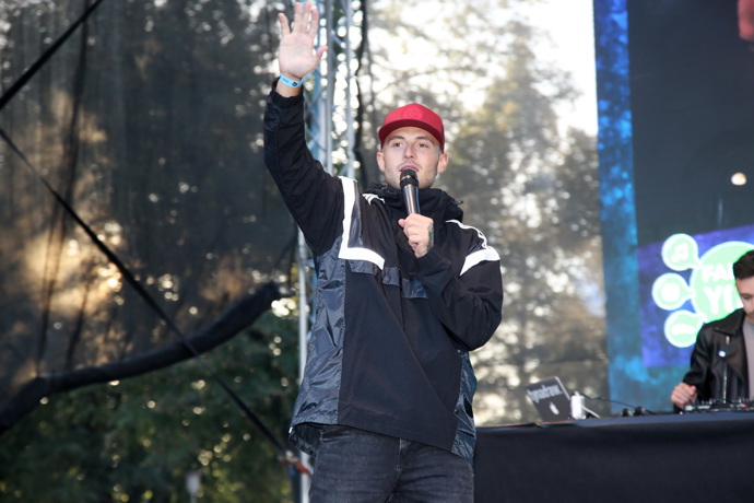 Frontmanem kapely ATMO music je Kryštof Peuker.