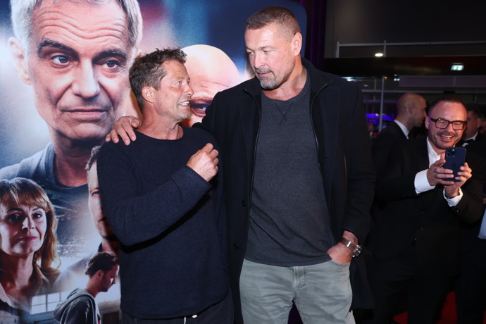 Til Schweiger s Petrem Jáklem na premiéře filmu Neporazitelní.