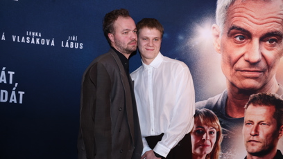 FOTO: Zdeněk Piškula a Tomáš Havlínek na premiéře filmu Neporazitelní.
