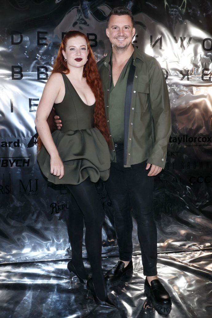 Karel Kašák s Kateřinou Bláhovou se sladili do khaki barvy. 