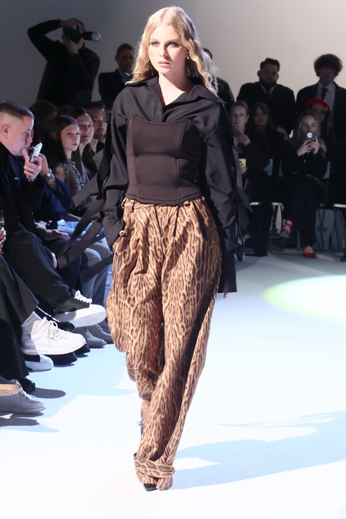 Z módní přehlídky Debbie Brown. 