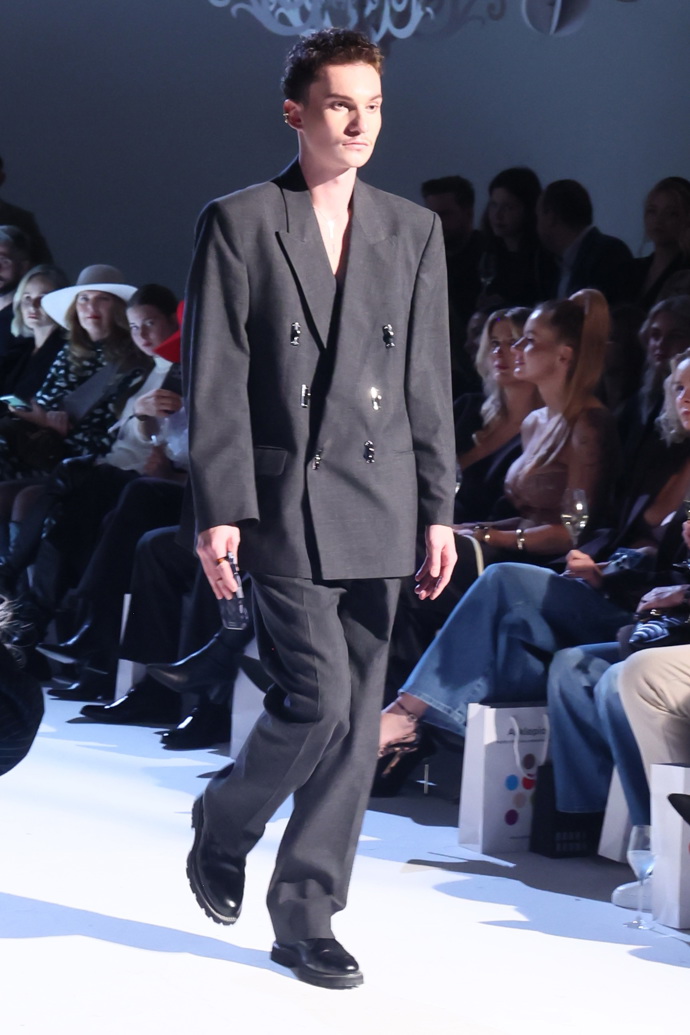 Z módní přehlídky Debbie Brown. 