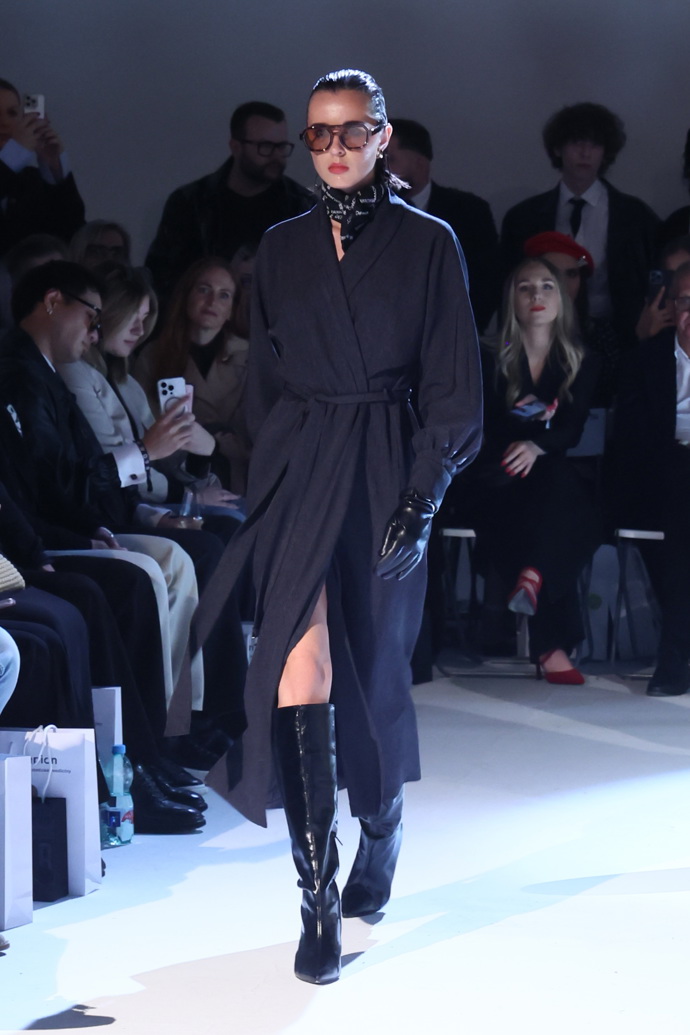 Z módní přehlídky Debbie Brown. 