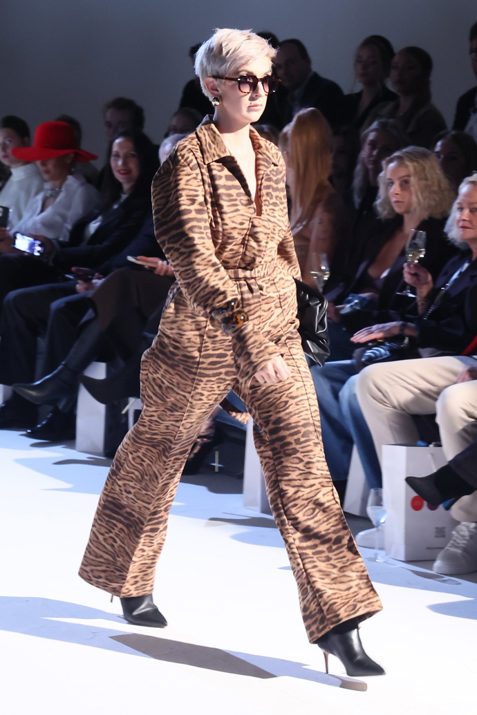 Jana Marvanová šla přehlídku pro Debbie Brown. 