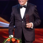 Také v roce 2014 na České slavíky Mistr zvolil saténový oblek.