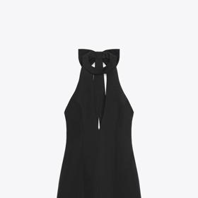 Krátké šaty s výstřihem halter, odhalenými zády a ozdobnou mašlí, Zara, 849 Kč