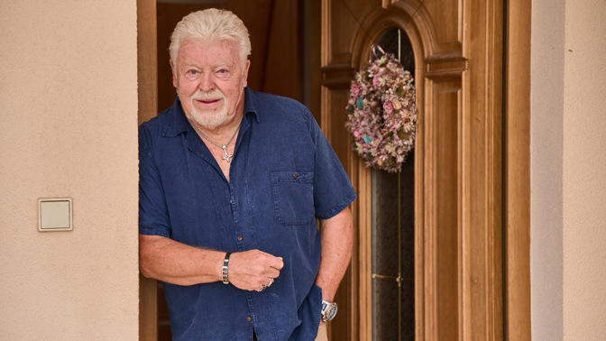 Vítejte v honosném domě Milana Drobného: Se ženou se udržují ve formě díky bazénu i fitku s vířivkou