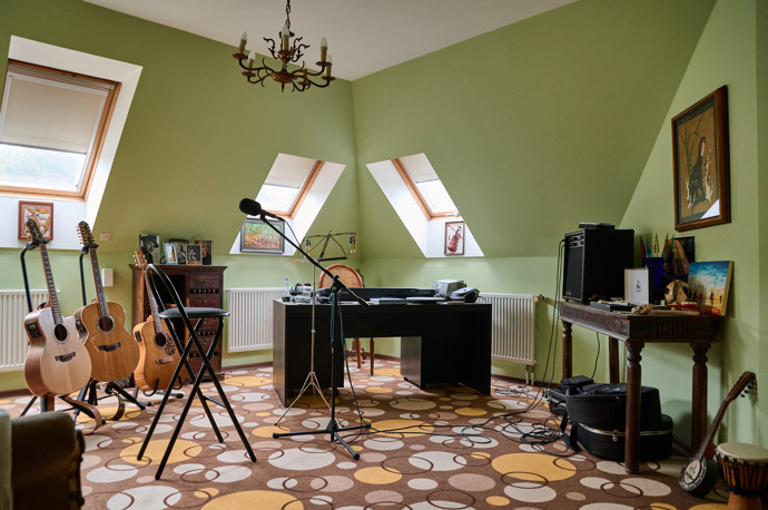 Pohled na hudební pokoj Milana Drobného