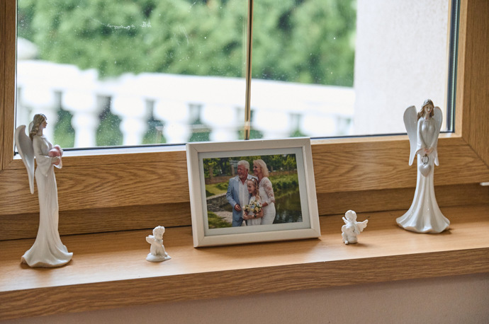 I tady najdeme na okenním parapetu andělíčky