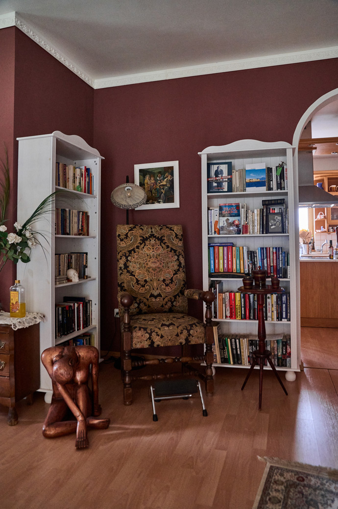 Knihovna, kterou si Milan s Danou sami sestavili.