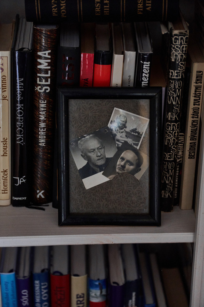 Pohled do knihovny s fotografiemi