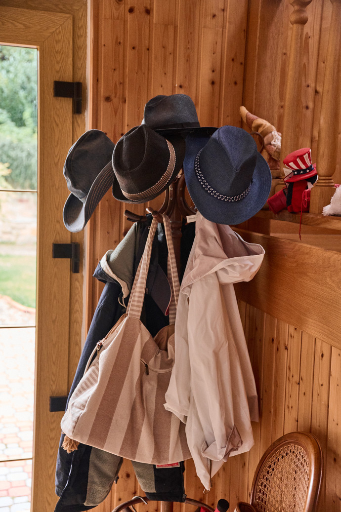 S klobouky je zpěvák Milan Drobný často spojován.