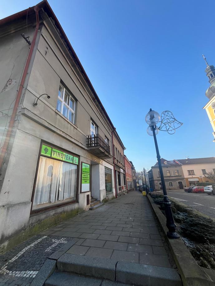 Karlos Vémola zainvestoval do domu v Úpicích.