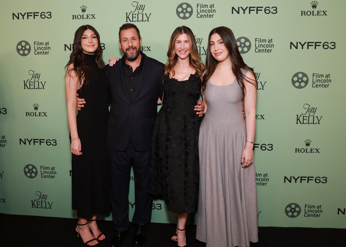 Adam a Jackie Sandlerovi s dcerami Sunny a Sadie.