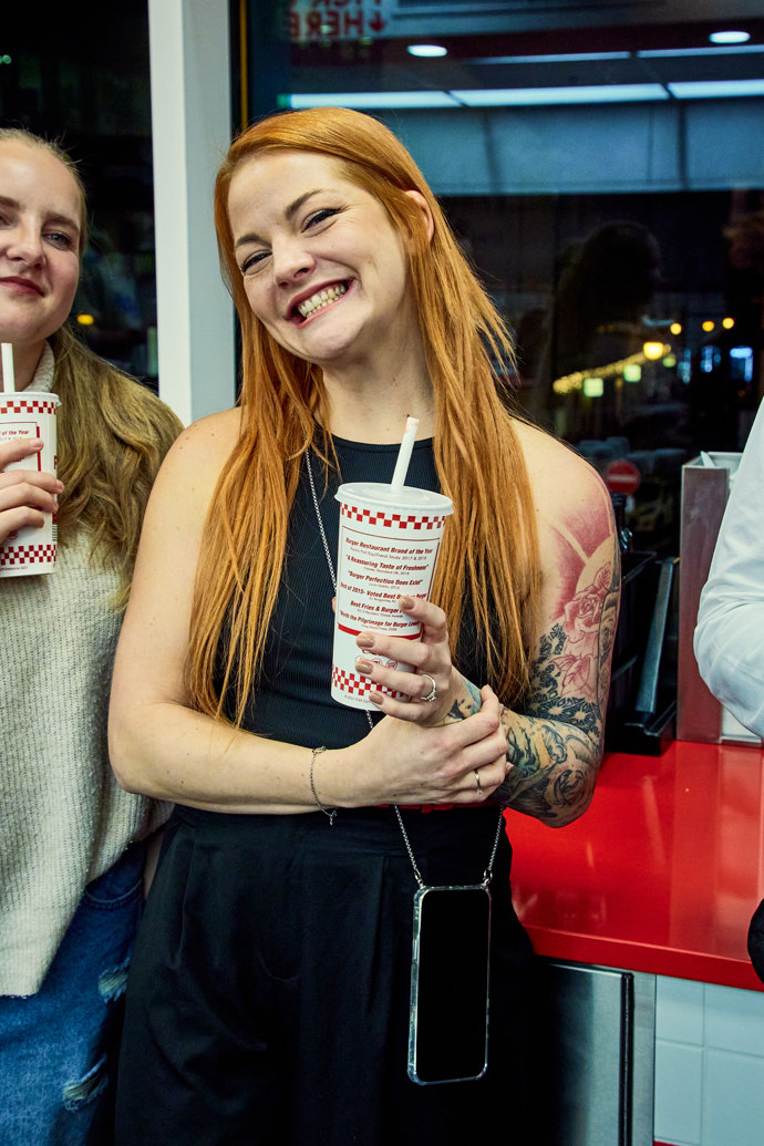 Po dlouhé době na veřejnosti se objevila účastnice MasterChefa Lea Skálová. 