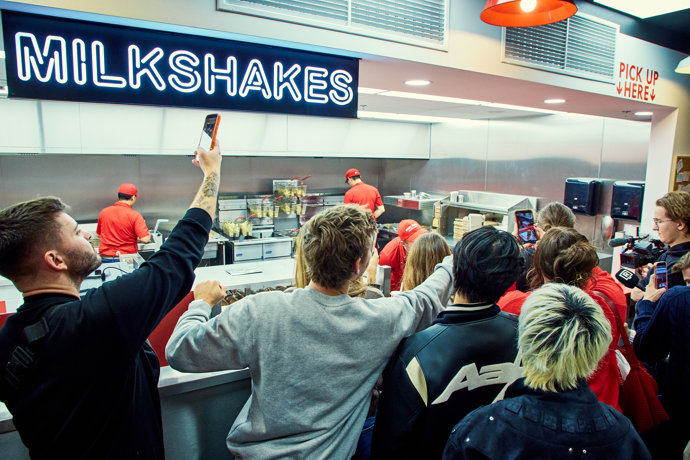 Prodávají tam i milkshakes. 