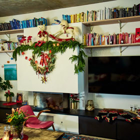 Obývák Agáty Hanychové.