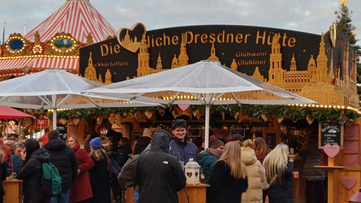 V Drážďanech už odstartovaly vánoční trhy.