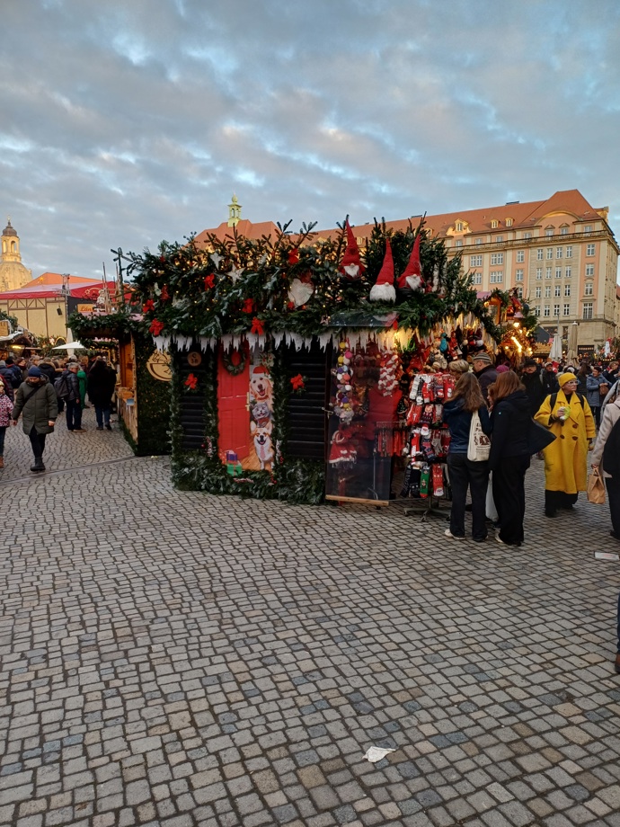 V Drážďanech už odstartovaly vánoční trhy.