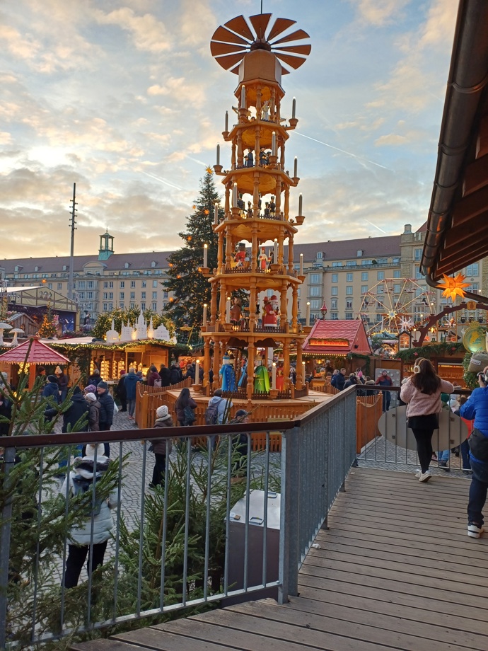 V Drážďanech už odstartovaly vánoční trhy.