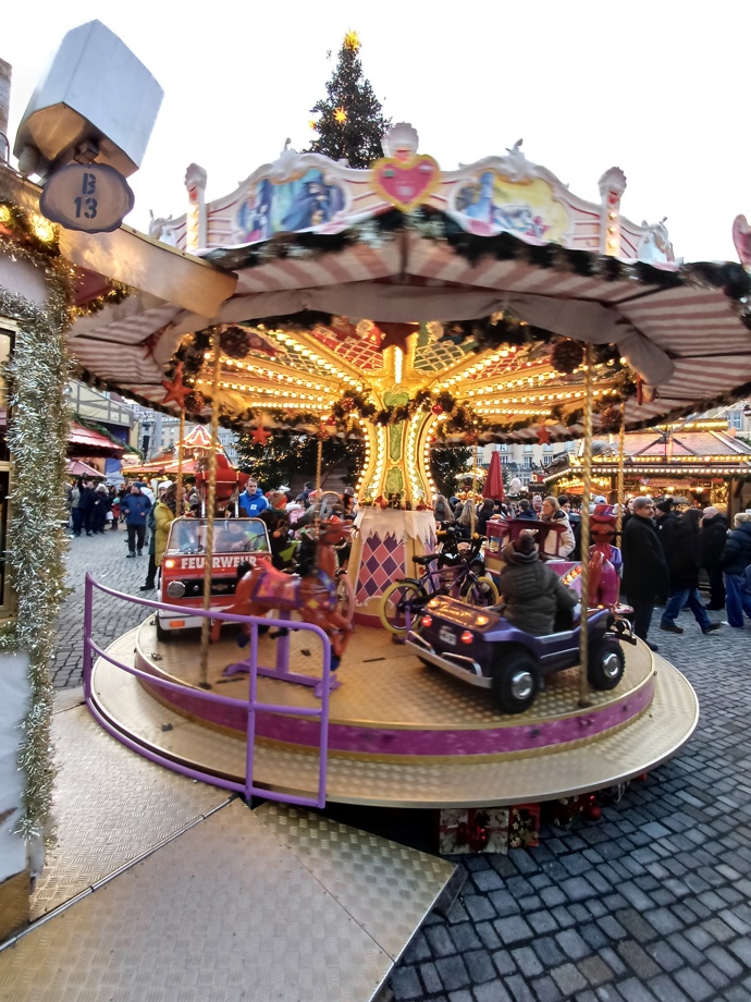 V Drážďanech už odstartovaly vánoční trhy.