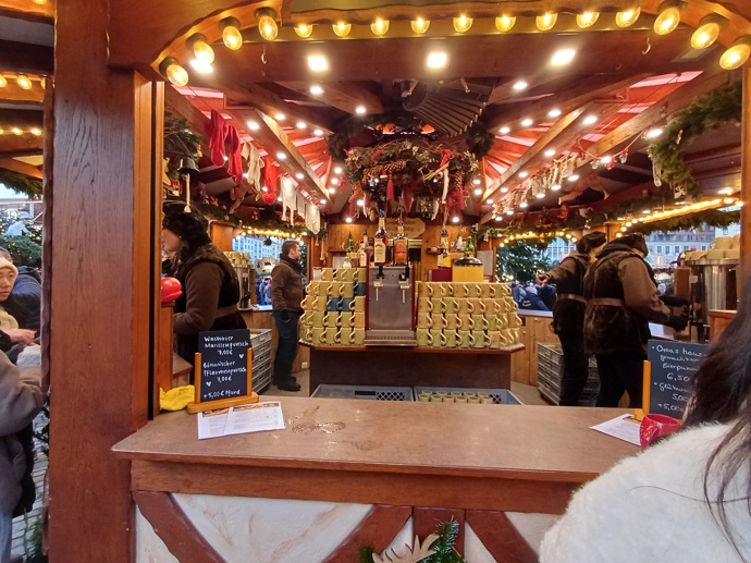 V Drážďanech už odstartovaly vánoční trhy.