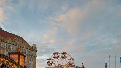 FOTO: Vánoční trhy v Drážďanech si můžete prohlédnout ze shora díky ruskému kolu.