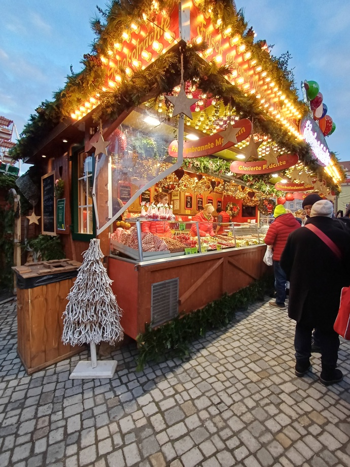 V Drážďanech už odstartovaly vánoční trhy.