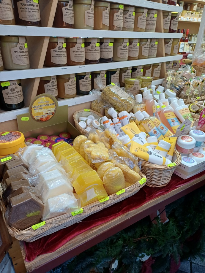 V Drážďanech už odstartovaly vánoční trhy. Mýdlíčko vyjde na tři eura a balzám na rty na 6 eur.